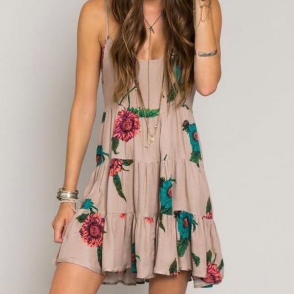 O'Neill Dresses & Skirts - O’Neill halter tie back Darcy dress